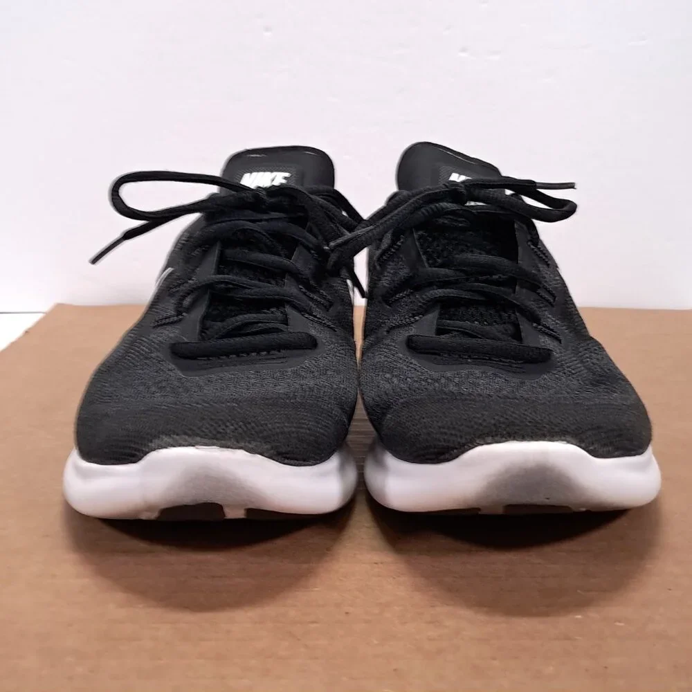 Nike Athletic Shoes Women 10 Free Rn Black White Running Sneakers 880840-001